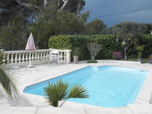 Appartements Charmante Villa a 15 min de Nice avec piscine : photos des chambres