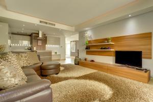 Luxury Apartment inc Pool & Views