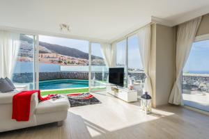 LUXURY WHITE VILLA with sea view, heated pool