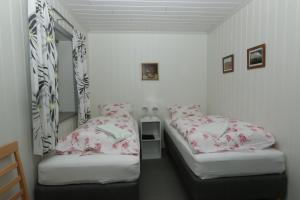 Small Twin Room room in Guesthouse Steindórsstadir