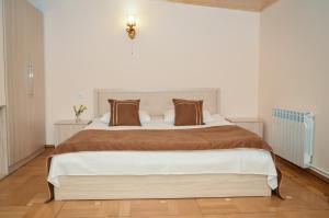 Triple Room with Bath room in Rubin Hotel