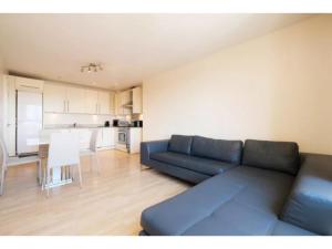 Bright and Spacious 2 bedroom Flat Sleeps 4