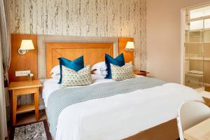 Two-Bedroom Apartment room in First Group Mount Sierra