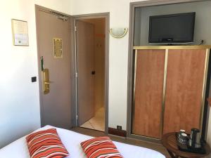 Hotels Hotel Colbert : photos des chambres