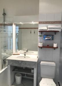 Hotels Hotel Colbert : photos des chambres