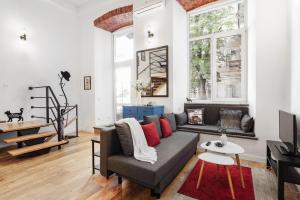 Two-room apartment on Lanzheronovskaya