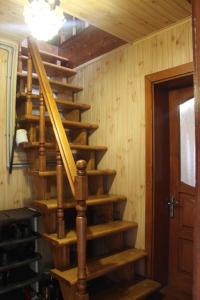 У МИХАЙЛА під лісом