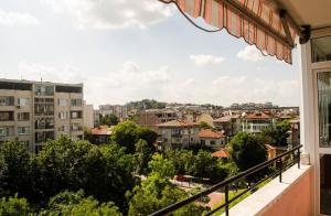 Cozy 2BR Apartment with Old Town View and FREE street Parking