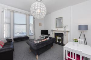 Spacious one bedroom apartment with a sofa bed offering a sea view sleeps four