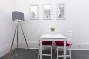 Spacious one bedroom apartment with a sofa bed offering a sea view sleeps four