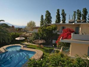 One-Bedroom Apartment with Pool, Mountain and Garden View