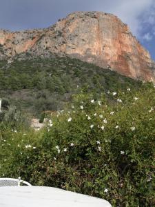 Au pied de la falaise rouge Arkadia Greece