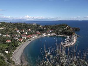 Au pied de la falaise rouge Arkadia Greece