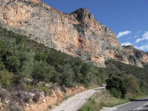 Au pied de la falaise rouge Arkadia Greece