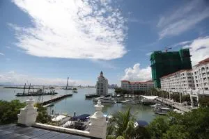 The Straits Quay Marina by Messina Clive - Bagan Jermal