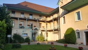 Hotels Hotel de Geneve , Faverges-Seythenex 74210, Haute Savoie : photos des chambres