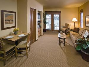 Studio with Murphy Bed room in Club Wyndham Taos