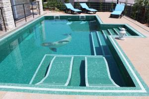 Villa NOAH - 4 bedrooms, 4 bathrooms, heated inside pool, jacuzzi, sauna, gym