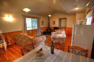 Accommodation Creek Cottages & Sundown View Suites