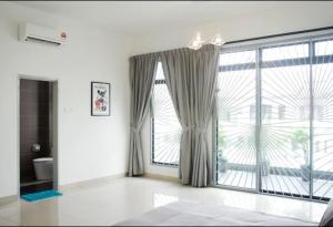 4-Bedrm ensuite family friendly house near Aeon Bukit Indah