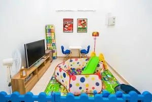 4-Bedrm ensuite family friendly house near Aeon Bukit Indah - Hock Lam Village