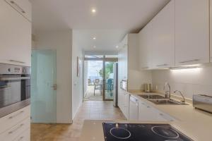 Villa Isabella, Luxury Villa with Heated Pool Ocean View in Adeje, Tenerife