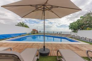 Villa Isabella, Luxury Villa with Heated Pool Ocean View in Adeje, Tenerife