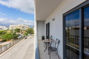 Lagos Marina apartment with pool & gym