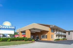 Days Inn by Wyndham Breezewood - Everett