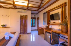 Lanta Miami Resort - SHA Extra Plus