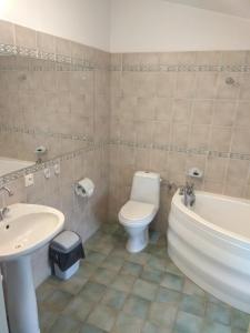 Roskosz Zespół Dworsko Parkowy