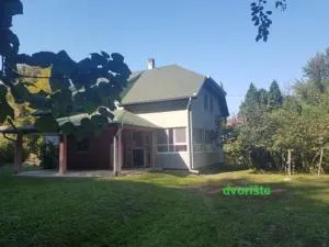 "Popov VRT" Banoštor - kuća-vikendica na Dunavu-Fruskoj Gori - Begeč