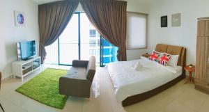 Simplicity Cozy For 2 -Trefoil Setia Alam- Near Setia City Mall-Setia Convention Centre