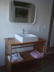 B&B / Chambres d'hotes La Maison d'Alienor : Chambre Double Standard