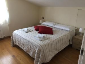 Standard Double Room with Shared Bathroom