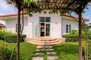 Bali Style 2 Bedroom Villa with Pool - B99