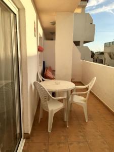 Central 1BR in Las Americas, Walk to Beach and Fun, LA103