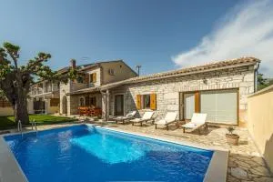 Villa Natale with Private Pool and Garden - Vošteni