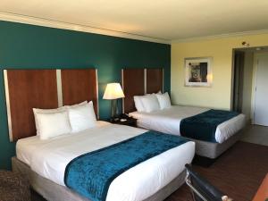 Queen Suite with Two Queen Beds - Non-Smoking room in Best Western Ft Lauderdale I-95 Inn