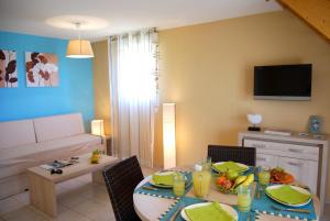 Villages vacances Lagrange Grand Bleu Vacances – Residence Le Mas de Torreilles : photos des chambres