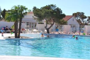 Villages vacances Lagrange Grand Bleu Vacances – Residence Le Mas de Torreilles : photos des chambres