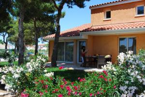 Villages vacances Lagrange Grand Bleu Vacances – Residence Le Mas de Torreilles : photos des chambres