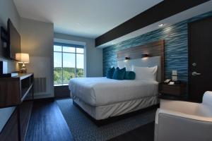 Deluxe King Room room in Twin River Casino Hotel