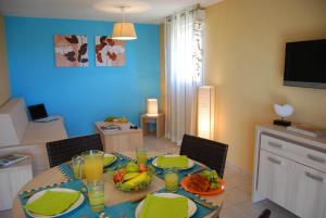 Villages vacances Lagrange Grand Bleu Vacances – Residence Le Mas de Torreilles : photos des chambres