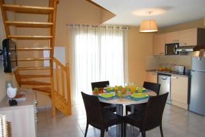 Villages vacances Lagrange Grand Bleu Vacances – Residence Le Mas de Torreilles : photos des chambres