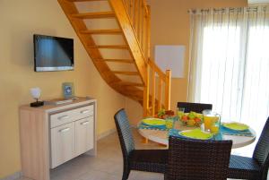 Villages vacances Lagrange Grand Bleu Vacances – Residence Le Mas de Torreilles : photos des chambres