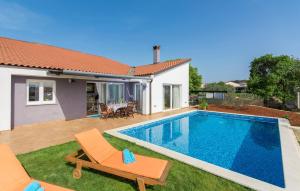 Modern Villa di Rovigno with Pool, Hot Tub and Sea View 
