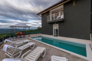 Holiday Home room in Villa Art house with Pool and a beautiful view on the river Mirna valley