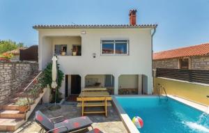 Villa Kris with Pool in Mrgani 