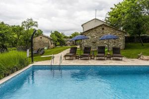 4 star talu Attractive Stone Villa M-Mate with Pool - Privacy Guaranteed Pazin Horvaatia